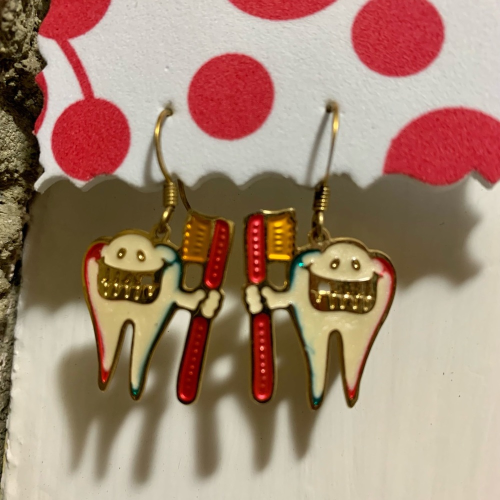Tooth 🦷 earrings - Picture 2 of 4